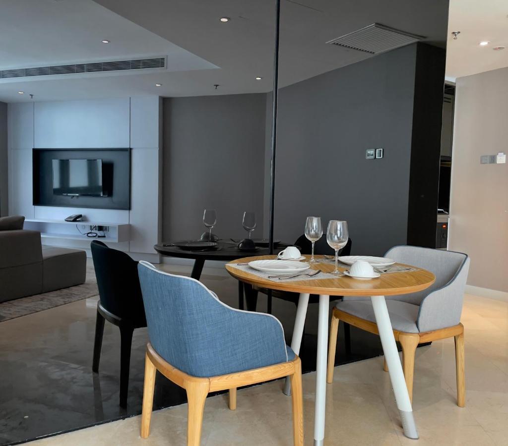 Fraser Place Puteri Harbour Nusajaya  Extérieur photo A dining room in a condominium