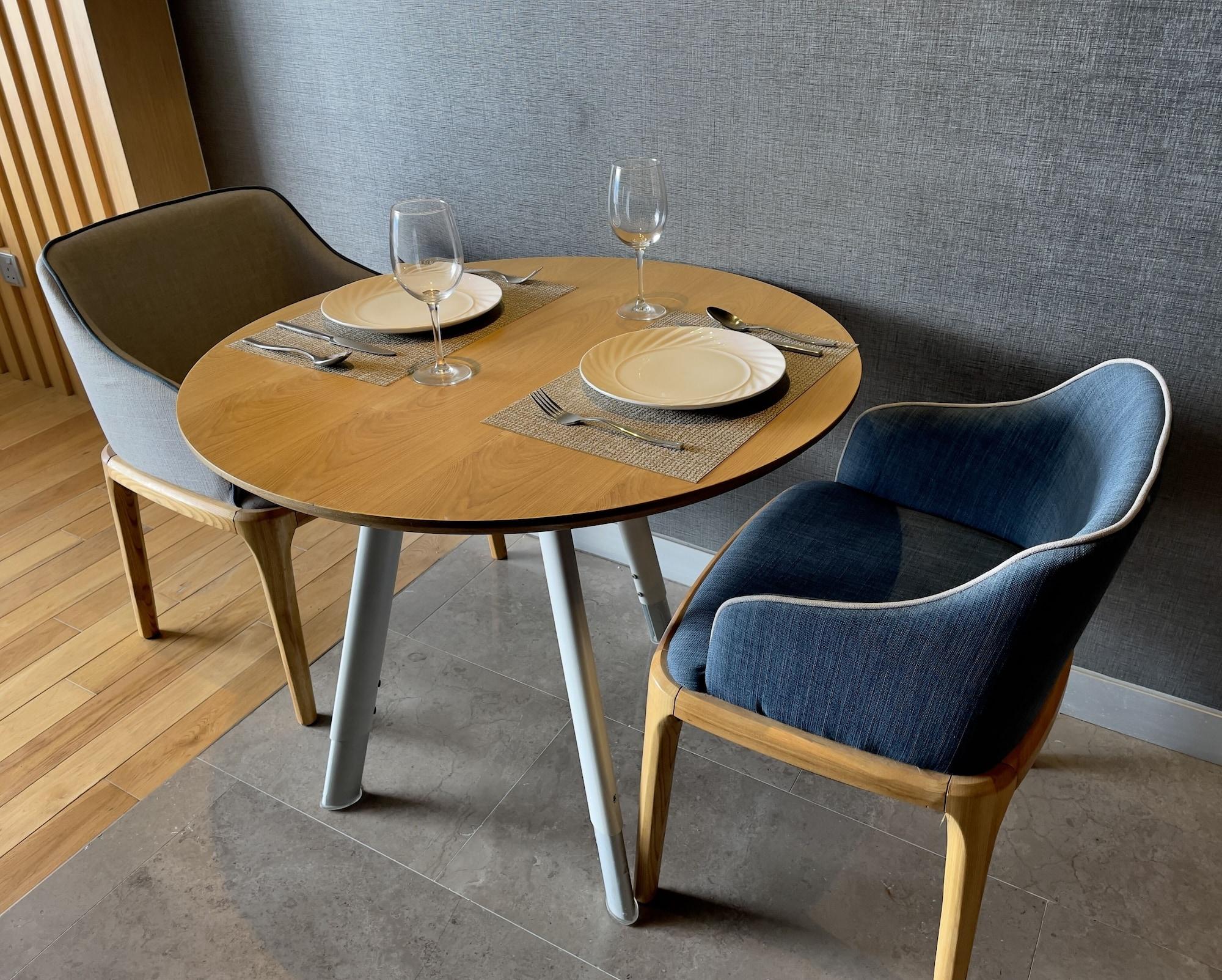 Fraser Place Puteri Harbour Nusajaya  Extérieur photo A table and two chairs