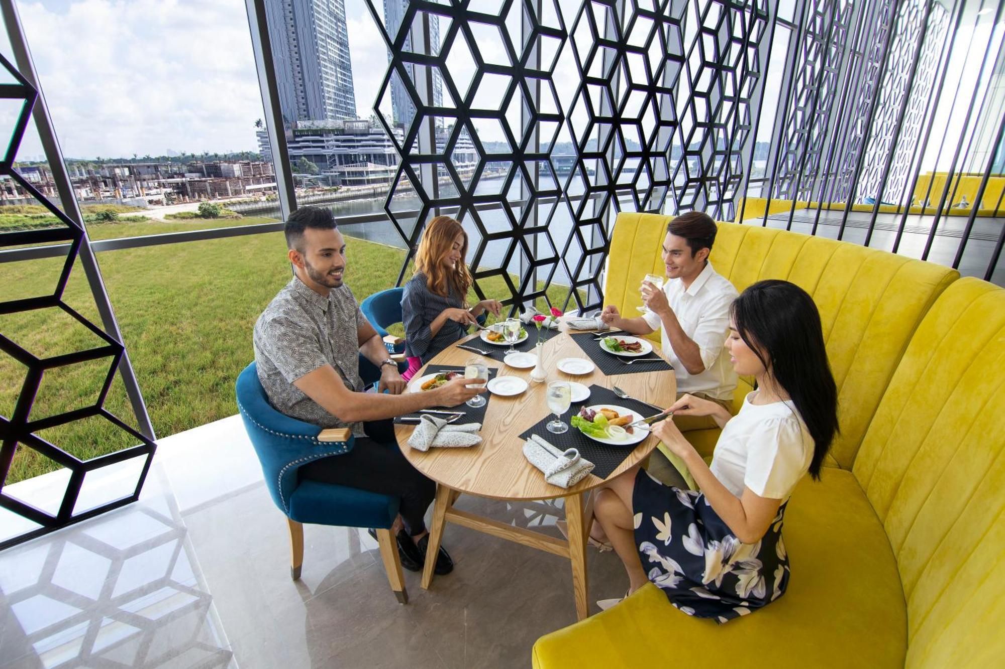 Fraser Place Puteri Harbour Nusajaya  Extérieur photo Sky Bar