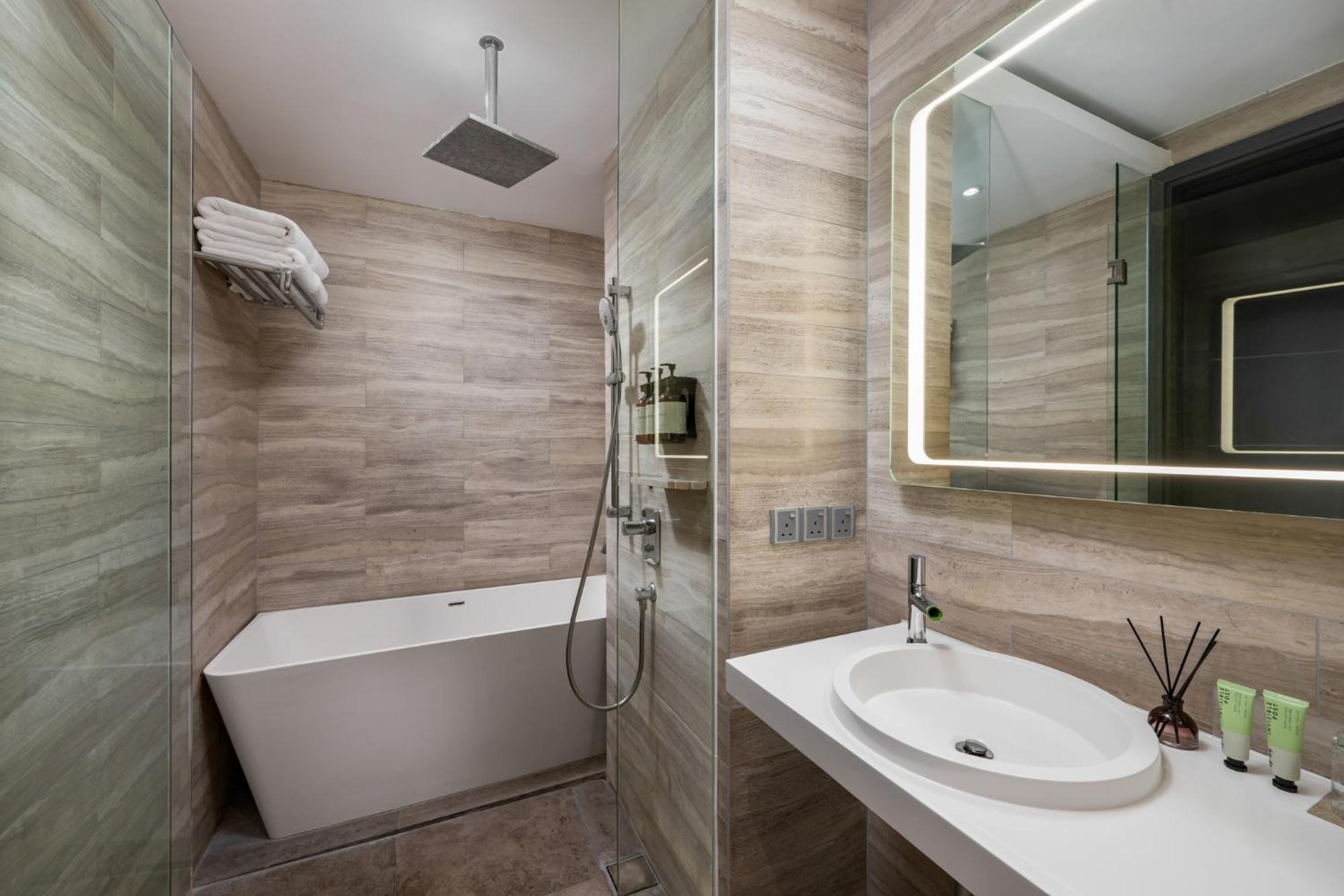 Fraser Place Puteri Harbour Nusajaya  Extérieur photo Bathroom