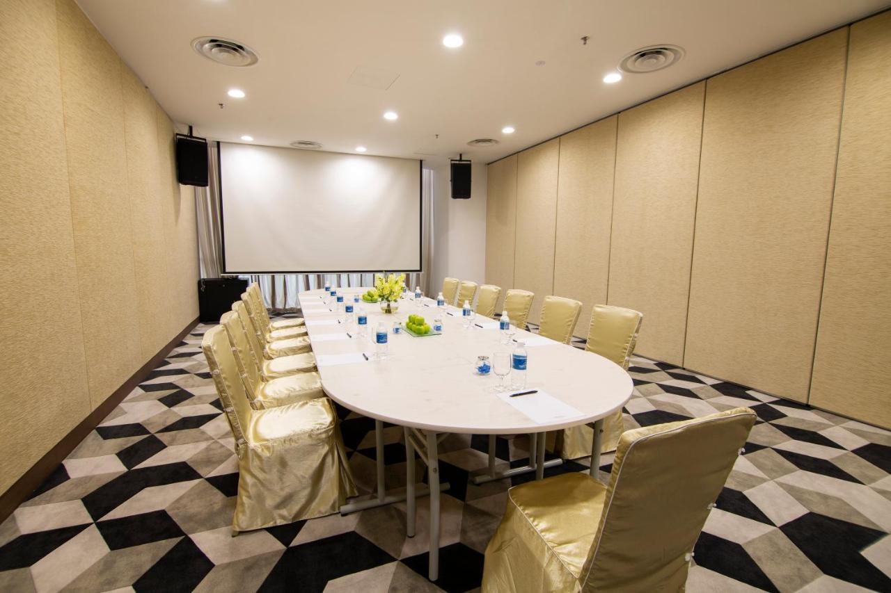 Fraser Place Puteri Harbour Nusajaya  Extérieur photo Meeting room